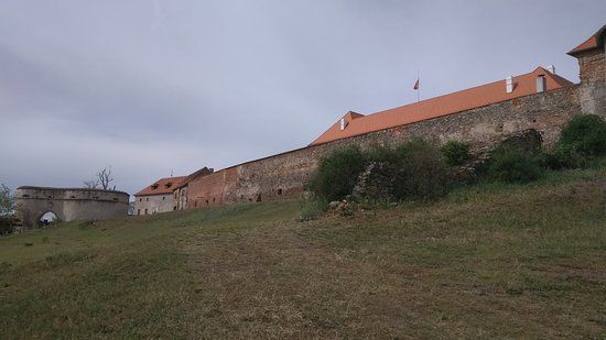 Hrad a zámek Dolní Kounice